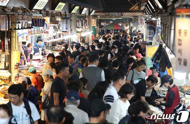 경기 수원시 한 전통시장의 모습. /뉴스1 ⓒ News1 김영운 기자