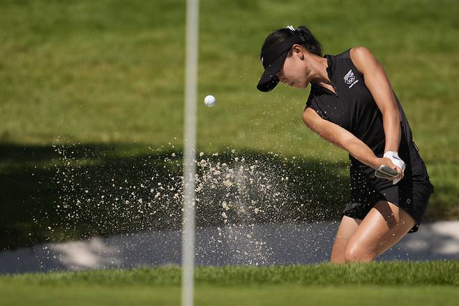 Lydia Ko, of New Zealand, plays out of a bunker on the 3rd green during the final round of the women's golf event at the 2024 Summer Olympics, Saturday, Aug. 10, 2024, at Le Golf National, in Saint-Quentin-en-Yvelines, France. (AP Photo/George Walker IV)







<저작권자(c) 연합뉴스, 무단 전재-재배포, AI 학습 및 활용 금지>