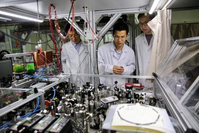 양자 기술 컴퓨터의 경우 미국의 2022년 기술 수준을 100으로 봤을 때, 중국은 92, 한국은 66이라고 한국 과학기술정보통신부가 2024년 2월 29일 공식 발표했다. 중국 기술자들이 양자 기술 컴퓨터의 중앙통제시스템을 살펴보고 있다./신화통신-연합뉴스