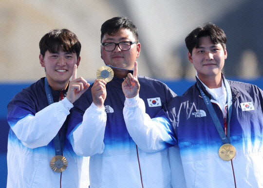 한국 남자 양궁 단체 금메달. 연합뉴스