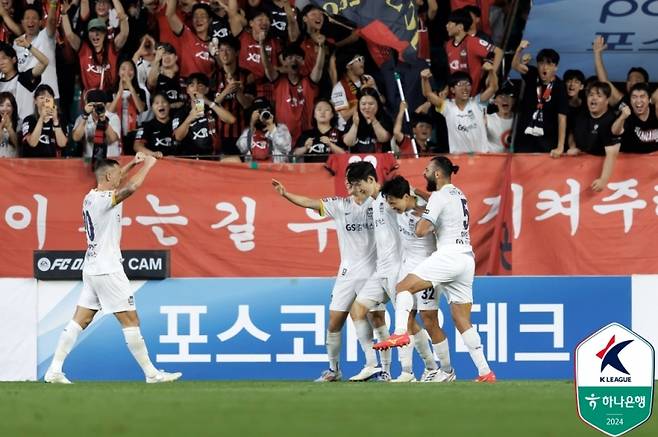 ▲골 세리머니를 펼치는 FC서울 선수들[한국프로축구연맹 제공]