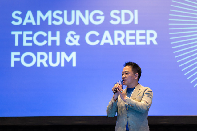 최윤호 삼성SDI 대표이사가 3일(현지시간) 미국 보스턴에서 열린 'Tech & Career 포럼'에서 발표하고 있다. 삼성SDI 제공