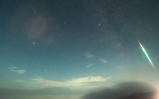 지난 8일 한국천문연구원 보현산천문대에서 촬영한 페르세우스자리 유성우. 천문연 제공