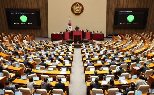 국회 본회의에서 ‘방송 4법’인 교육방송공사법(EBS법) 개정안이 야당 단독으로 통과되고 있다. [사진출처 = 연합뉴스]