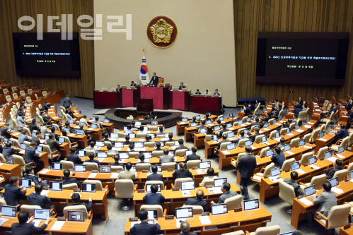 [이데일리 방인권 기자] 1일 서울 여의도 국회 본회의에 2024년 민생회복지원금 지급을 위한 특별조치법안(대안)이 상정되고 있다.