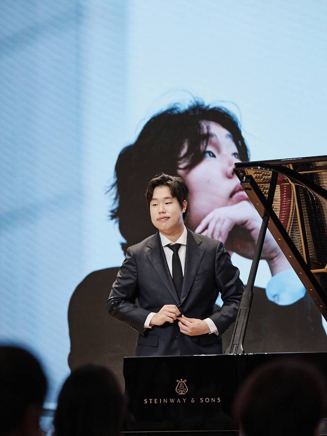 피아니스트 박재홍이 13일 서울 신영체임버홀에서 연주자로서 본격적인 출발을 알리는 음반 발매 기자간담회를 열고 있다. 유니버설뮤직 제공