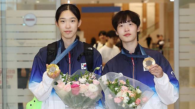 귀국한 김유진-이다빈 태권도 국가대표