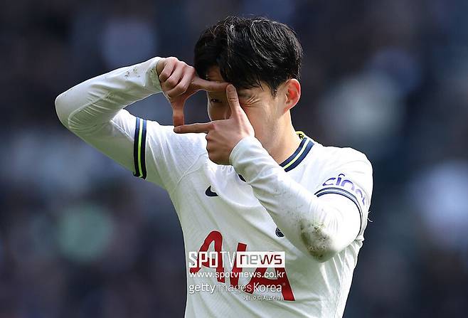 ▲ 축구통계매체 ‘스쿼카’는 13일(한국시간) 잉글랜드 프리미어리그에서 활약하는 30세 이상의 선수들을 대상으로 2023-24시즌 최고 속력을 기록한 10명의 순위를 공개했다. 해당 순위에서 1위를 당당히 차지한 선수는 손흥민이었다. 손흥민은 지난 시즌 무려 36.08km/h의 최고 속력을 달성했다.