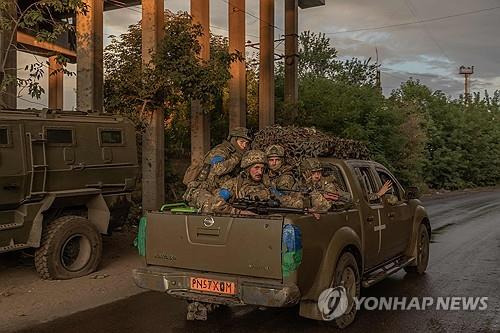 우크라이나 전장의 군인들 [AFP=연합뉴스 자료사진. 재판매 및 DB 금지]