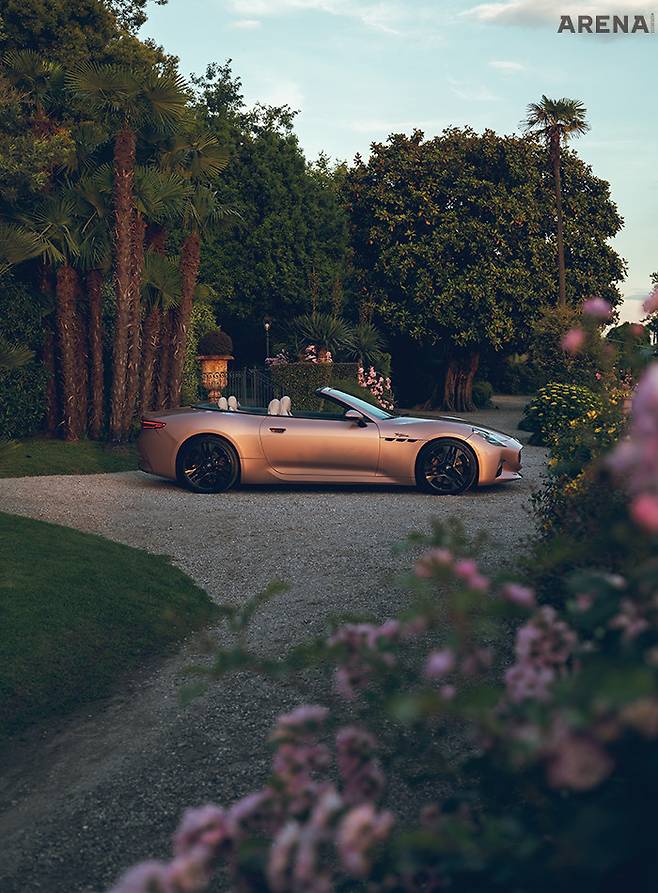 마세라티의 새로운 4인승 컨버터블 GT, 그란카브리오.