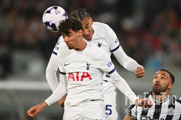 사진=게티이미지. '스카이 스포츠'의 리얄 토마스 기자는 "헤타페는 필립스 영입에 관심을 갖는 구단 중 하나다. 그는 이적시장 마감일이 끝나기 전 임대를 통해 토트넘을 떠날 가능성이 있다"라고 전했다.