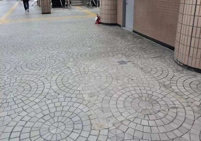 독도 모형이 철거된 안국역. 온라인 커뮤니티 갈무리