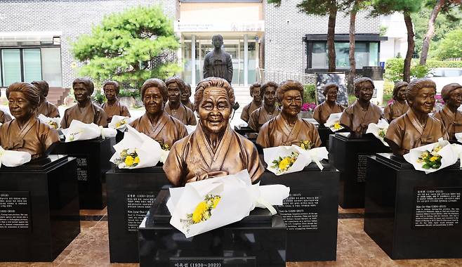 Flowers are laid upon the busts of the late victims of sexual slavery by the Japanese military during World War II at the House of Sharing, a facility dedicated to such women, euphemistically called "comfort women," in Gwangju, 32 kilometers southeast of Seoul, on Tuesday, one day ahead of the International Memorial Day for Comfort Women. (Yonhap)