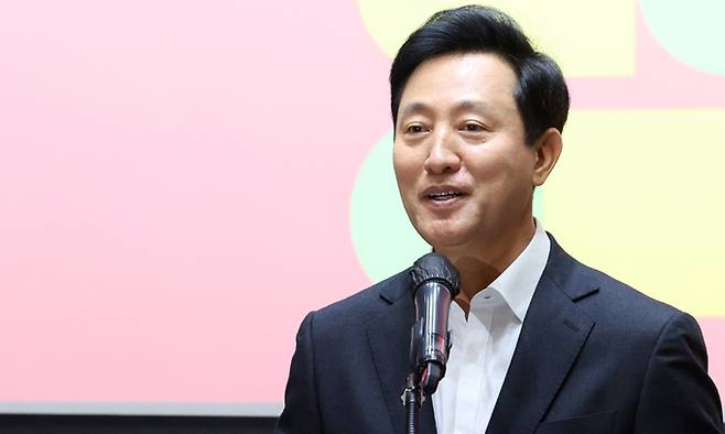 오세훈 서울시장이 지난 12일 서울 중구 시청 대회의실에서 열린 ‘2024 서울뷰티위크 홍보단 발대식’에서 축사를 하고 있다. 뉴스1