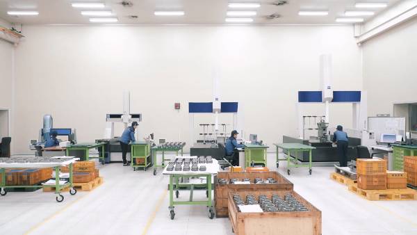 3차원 측정실은 반도체 장비·의료기기·항공기 등에 들어가는 정밀기계 부품을 출고하기 전 마지막으로 품질을 검사하는 곳이다. 대성하이텍 제공