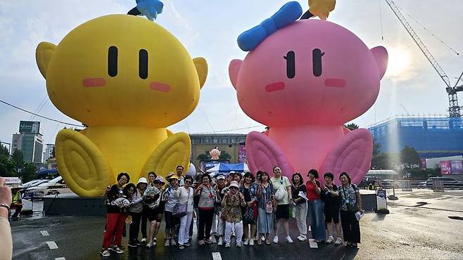 [대전=뉴시스]대전 0시 축제에 서울을 비롯한 수도권 관광객의 발길이 이어지고 있다. 대전시와 코레일이 대전행 관광열차를 운행하고 있다. 2024. 08. 15  *재판매 및 DB 금지