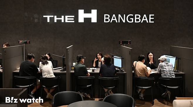 현대건설이 16일 서울 서초구 방배동에 3000여 세대 규모로 들어서는 '디에이치 방배'의 견본주택을 개관하고 있다./사진=이명근 기자 qwe123@