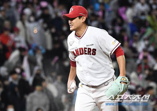 2022시즌 한국시리즈에 등판한 노경은. 스포츠조선DB