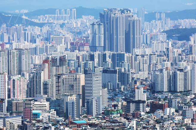 16일 서울 남산에서 바라본 서울 시내 아파트 단지 모습. /연합뉴스