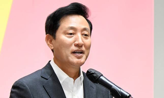 오세훈 서울시장이 지난 12일 서울 중구 서울시청에서 열린 ‘서울뷰티위크’ 홍보단 발대식에서 인사말을 하고 있다. 연합뉴스