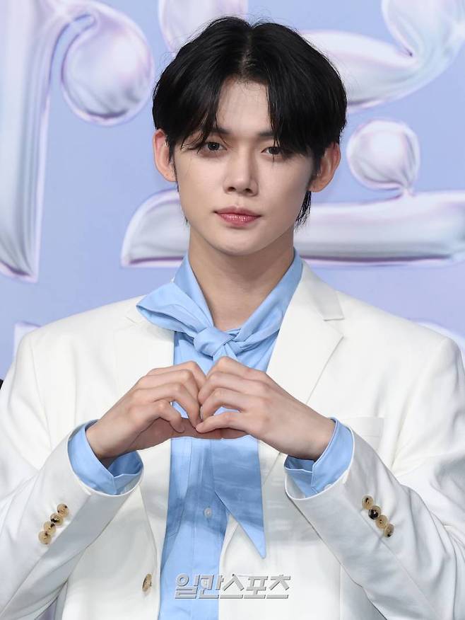 그룹 투모로우바이투게더 연준이 21일 오후 인천 중구 인스파이어 아레나 에서 열린 '2024 SBS 가요대전 Summer' 블루카펫 행사에서 포즈를 취하고 있다. 인천=서병수 기자 qudtn@edaily.co.kr /2024.07.21/