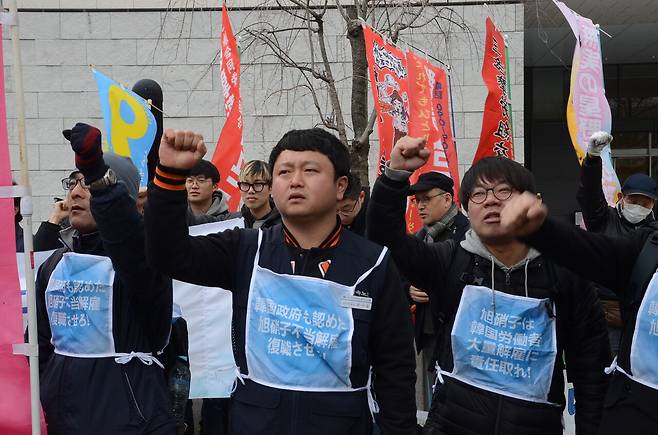 2018년 3월7일 해고 문제 해결을 촉구하며 조합원들이 일본 도쿄 아사히글라스 본사를 방문했다. ⓒ뉴스민 제공