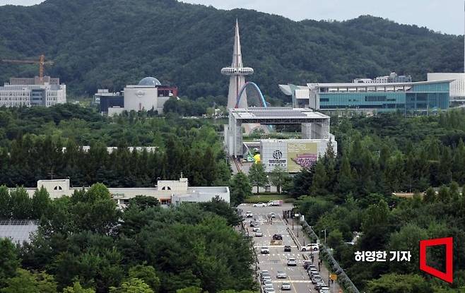 30년이 넘는 세월 동안 그 자리에 그대로 있는 대전의 랜드마크 대전 엑스포 과학공원과 한빛탑. 사진=허영한 기자