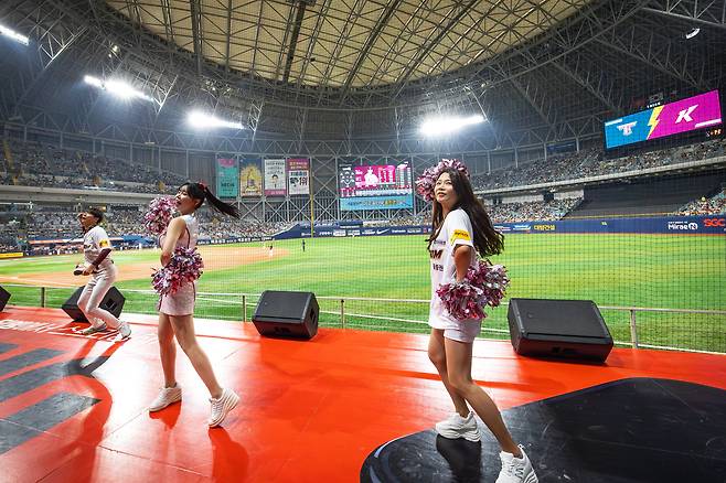 난 진짜 ‘입덕’해서 유니폼을 샀다. 등에 김혜성 선수 마킹도 했다. /이건송 영상미디어 기자