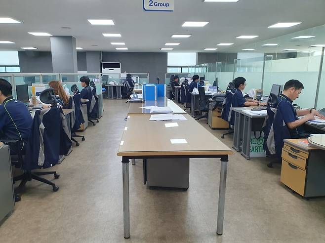 우신시스템 직원들이 업무에 매진하고 있다. 우신시스템 제공