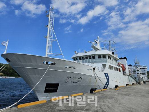13일 경남 거제시 장목면 앞바다의 온누리호(사진=해수부)