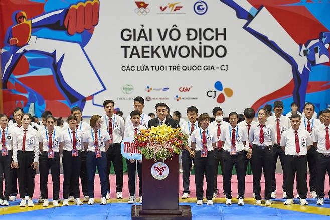 CJ]베트남 띠엔장에서 열린 'CJ Youth National Taekwondo Championsip' 개막식에서 축사를 하는 CJ베트남 장복상 대표.(CJ그룹 제공)