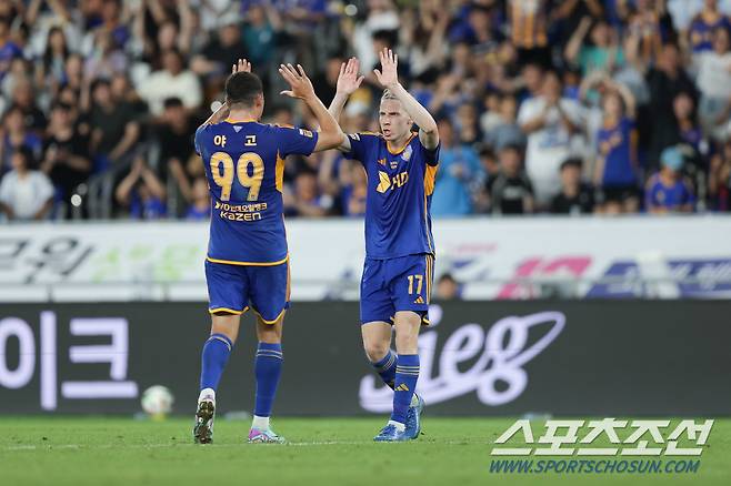 울산문수축구경기장/ K리그1/ 울산HDFC vs 수원FC/ 울산 루빅손 득점/ 골 세레머니/ 사진 김정수