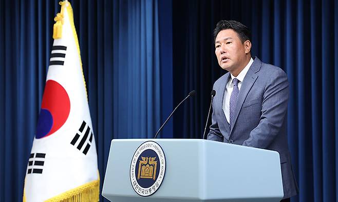 김태효 국가안보실 제1차장이 18일 서울 용산 대통령실 청사에서 캠프데이비드 정상회의 1주년 한미일 협력 성과 등 현안에 대해 브리핑하고 있다. 뉴스1