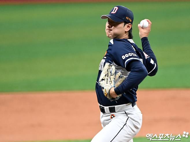 두산 투수 곽빈은 17일 수원 KT위즈파크에서 열릴 '2024 신한 SOL Bank KBO 리그' KT와 주말 3연전 두 번쨰 경기에서 선발 등판했다. 이날 7⅔이닝 2실점으로 승리 투수가 됐다. 교체 사인을 거부하면서까지 책임감을 선보여 팀 승리에 혁혁한 공을 세웠다. 엑스포츠뉴스 DB