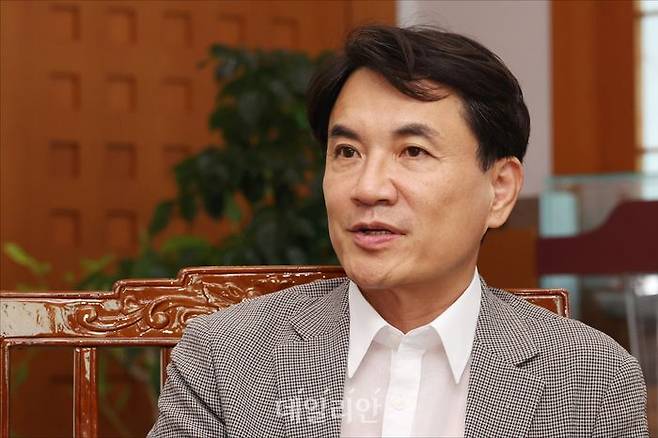 김진태 강원특별자치도지사가 지난 14일 춘천 강원도청에서 데일리안과 인터뷰를 갖고 있다. ⓒ데일리안 홍금표 기자