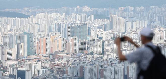 지난 8월 18일 서울 중구 남산에서 서울 아파트 단지가 보이고 있다. 2024.08.18. 사진=뉴시스