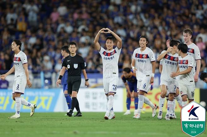 18일 울산 HD전에서 골을 넣은 뒤 골 세리머니를 하고 있는 수원FC 손준호. 사진=프로축구연맹