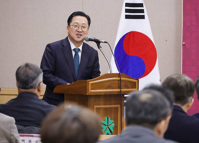 이장우 대전시장이 18일 세미나에서 국방과학기술 강군 육성을 위해 반도체의 중요성을 강조하고 있다. 대전시