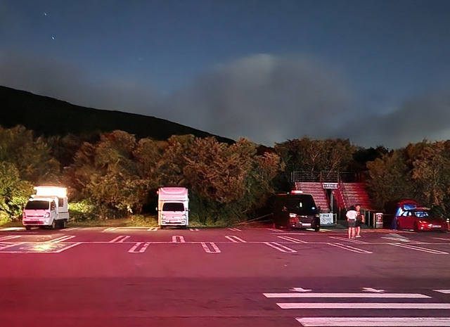 지난달 28일 어리목 입구 주차장에 '차박'하는 것으로 보이는 차량이 눈에 띈다. 독자 제공