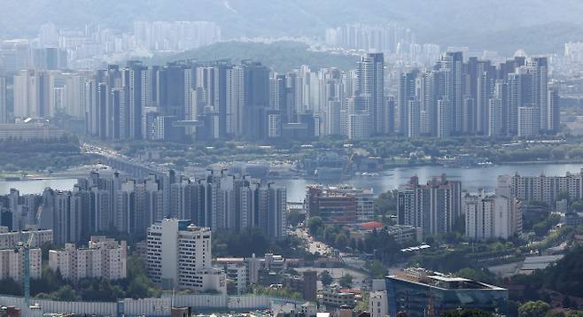 수도권 아파트 가격이 전체 아파트 매매가격 상승세를 견인하는 가운데 지난 7월 서울 아파트 매매가격이 3년 만에 최대 상승률을 기록했다. 사진은 서울시내 아파트 전경. /사진=뉴스1