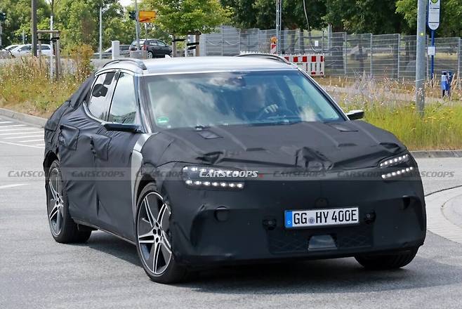 사진 : 제네시스 GV60 페이스리프트 테스트카 (출처=Carscoops)