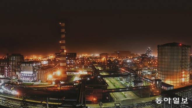 인도 철강기업 타타스틸은 연 10%씩 증가하는 인도의 철강 수요에 맞춰 인도 공장에 대규모로 투자한다는 계획을 6월 발표했다. 타타스틸 홈페이지