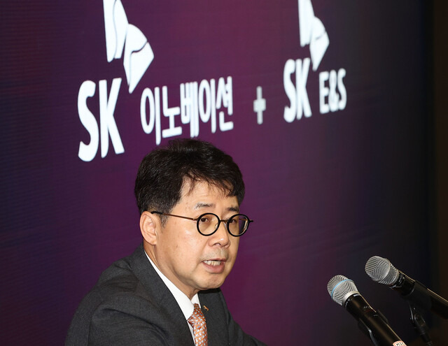 지난 7월 18일 오전 서울 종로구 에스케이(SK)서린빌딩에서 열린 에스케이이노베이션-에스케이이엔에스 합병 관련 기자간담회에서 박상규 에스케이이노베이션 사장이 발표하고 있다. 연합뉴스