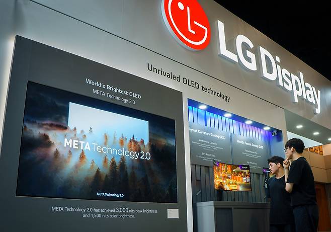 LG Display's Meta Technology 2.0, the company's third-generation OLED technology, has been named the "Korea Display of the Year" at this year's International Meeting on Information Display symposium that kicked off its three-day run on Wednesday in Jeju Island. (LG Display)