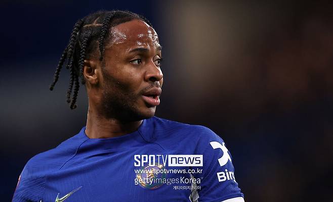 ▲ 영국 매체 ‘데일리 메일’은 18일(한국시간) 첼시의 측면 공격수인 라힘 스털링의 성명문을 전격 공개했다. 첼시의 엔조 마레스카 감독은 19일 영국 런던의 스탬포드 브릿지에서 열린 2024-25시즌 잉글랜드 프리미어리그 1라운드 맨체스터 시티전 명단에서 스털링을 제외했다. 이에 스털링은 ‘데일리 메일’을 통해 이례적인 성명문을 발표했다.