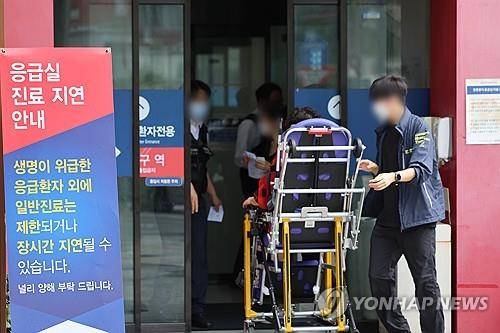 붐비는 응급실 (서울=연합뉴스) 신현우 기자