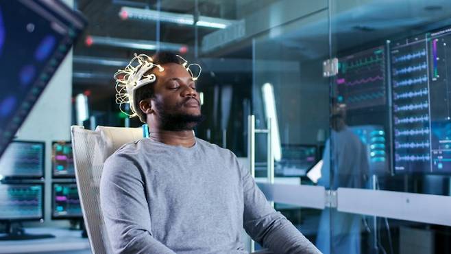 뇌전도 기술이 발전하면서&nbsp;프라이버시 보호 방안의 필요성 또한 커지고 있다. gorodenkoff/게티이미지뱅크 제공.