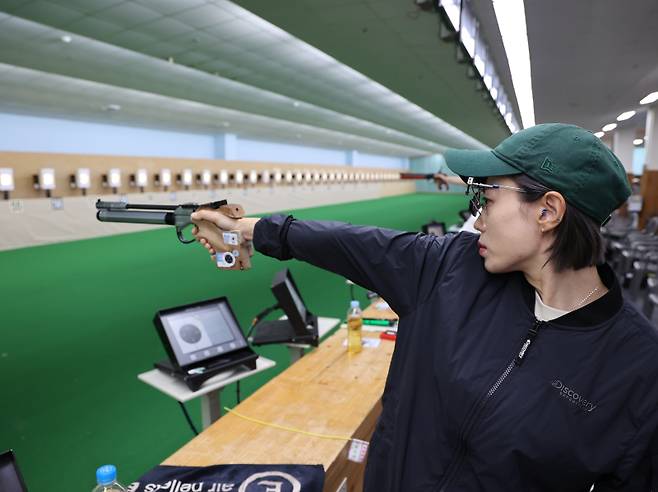 22일 봉황기 전국자격대회 10m 공기권총 결선에 나선 김예지. 사진=대한사격연맹