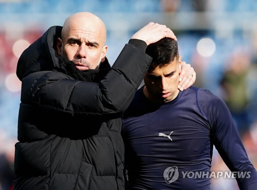 스페인 매체 문도 데포르티보가 22일(한국시간) 알힐랄과 맨체스터 시티가 주앙 칸셀루 영입이 임박했다고 전했다. 이어 사우디아라비아 기자 반다르 알 아타이비도 알힐랄과 맨시티가 칸셀루 이적에 합의했다고 밝혔다. 기자에 따르면, 칸셀루의 이적료는 3800만유로(약 565억원)다. 연합뉴스