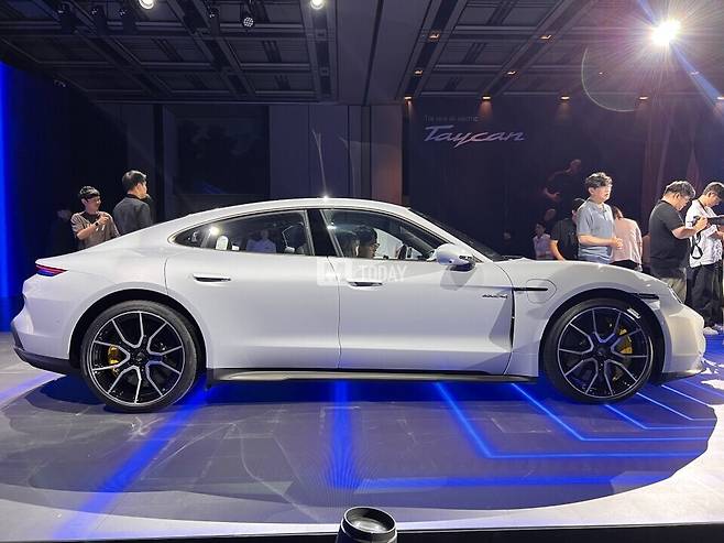 사진 : 포르쉐 타이칸 페이스리프트